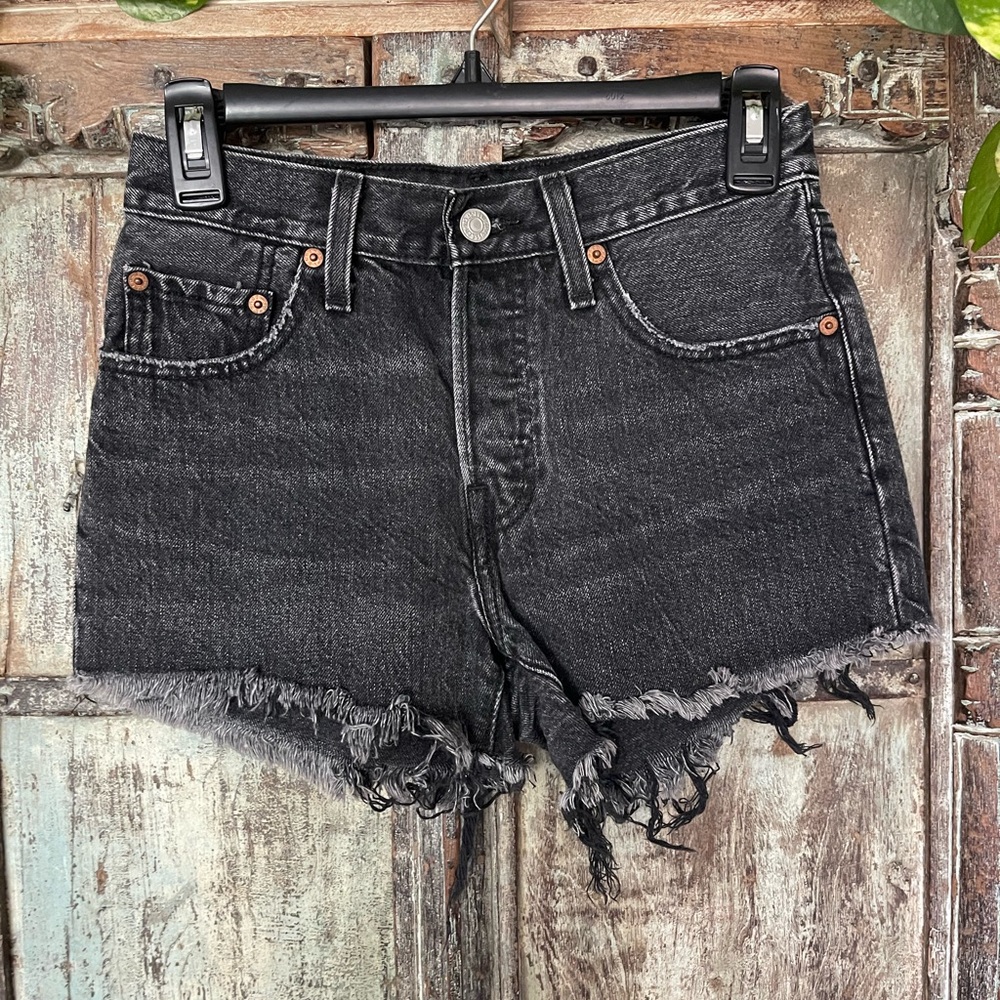 Levi’s 501 Cut Off Denim Shorts In Black